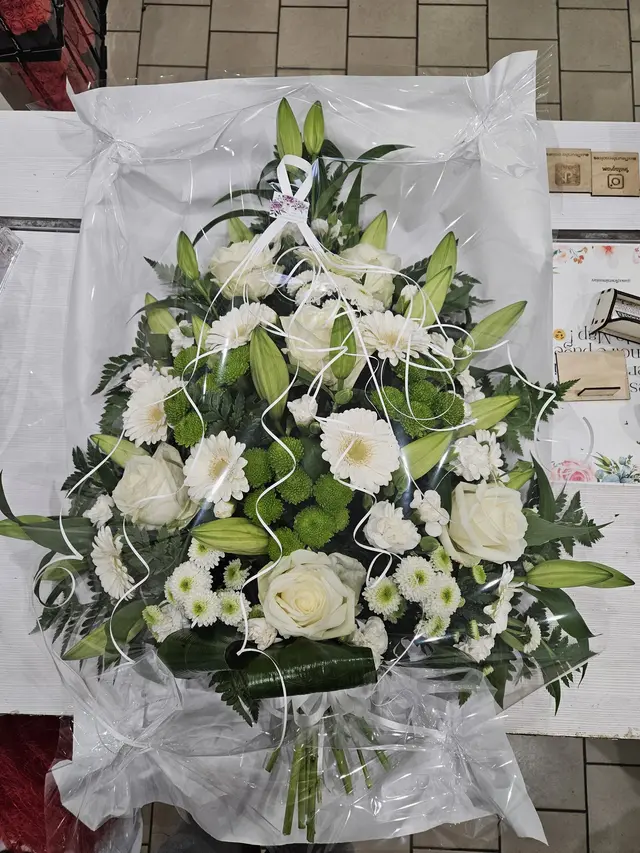 Gerbe de deuil blanche nouée d'un ruban