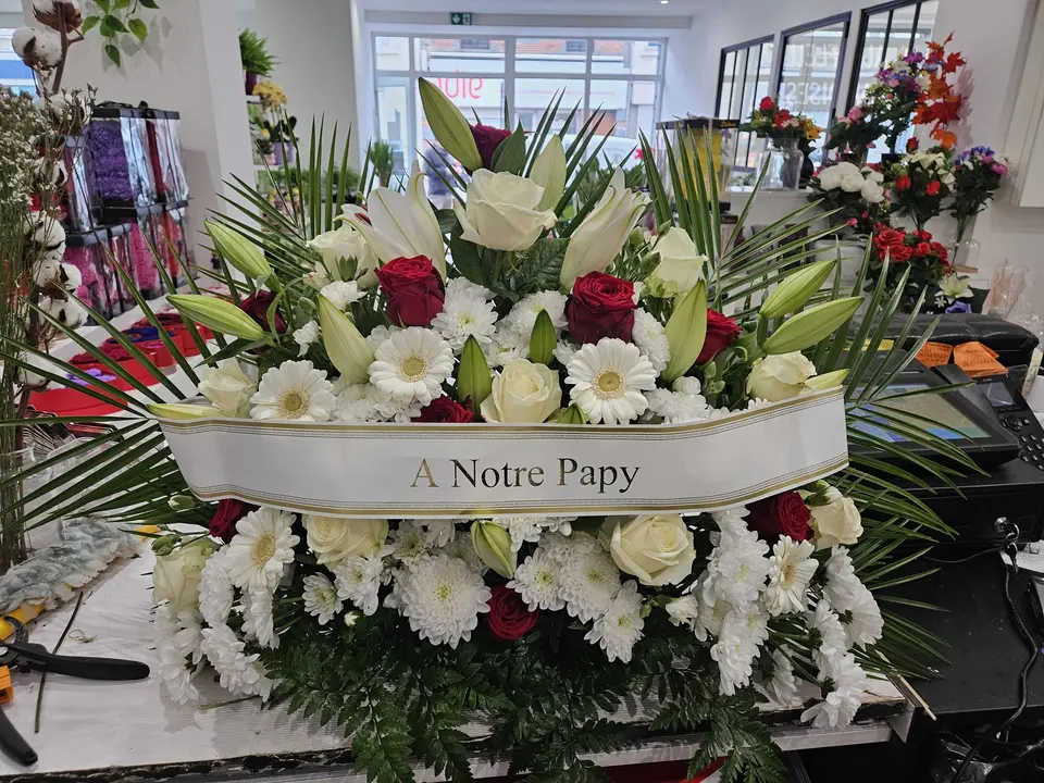 Gerbe de deuil blanche avec ruban d'hommage
