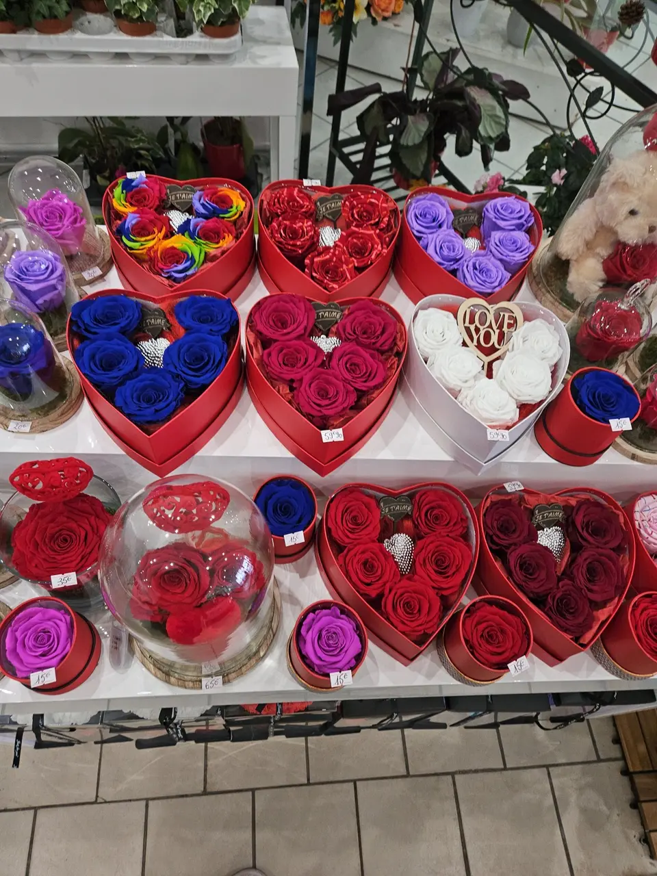 Présentoir de Saint-Valentin avec cœurs et roses